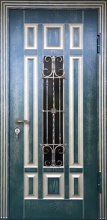 Входная термодверь с ковкой и стеклом (отделка – зеленый МДФ RAL с патиной)